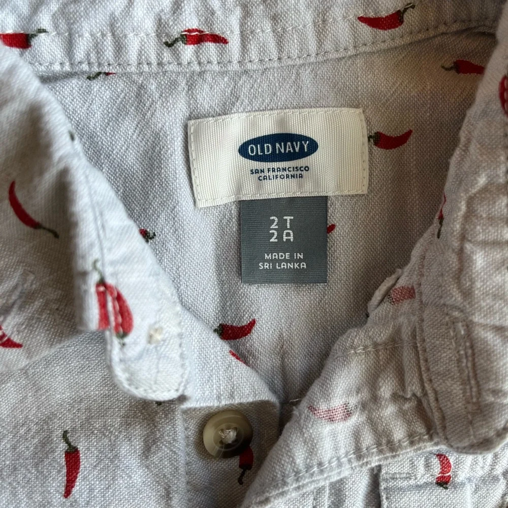 Old Navy Toddler Boy Short Sleeve Button Down Shirt Hot Peppers 2T Gray & Red